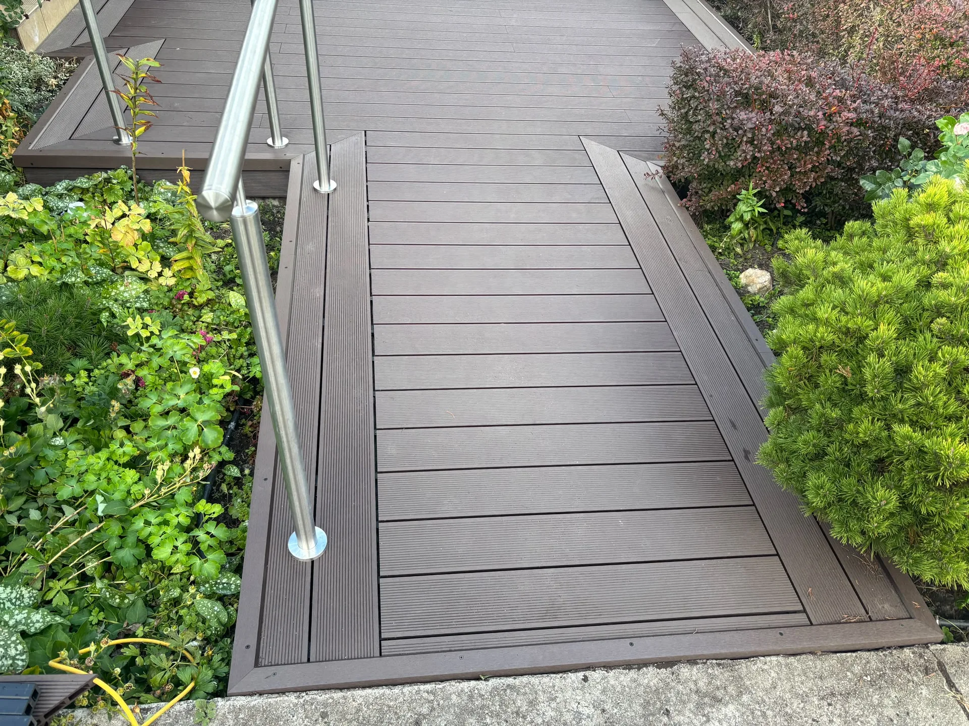 Modern composite deck with surrounding landscaping